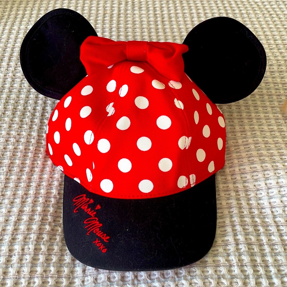 Minnie Mouse hat Mickey ears